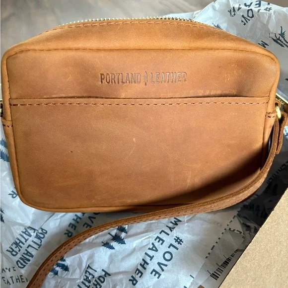 Portland Leather Goods Dakota Camera Bag - Picture 4 of 5